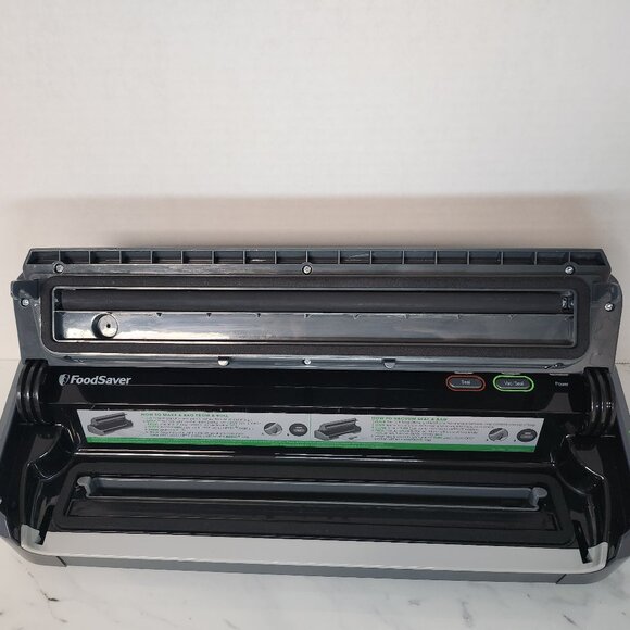 FoodSaver Vacuum Sealer Model:FM2000-015 - Picture 5 of 8
